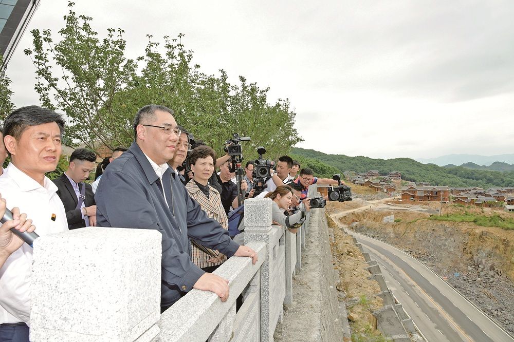 回饋祖國助脫貧攻堅