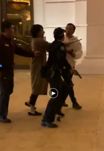 有片！網傳內地男酒店門外打鬥 有警員開槍