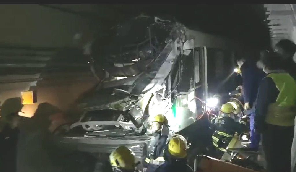 重慶輕軌列車撞防護門 1死3傷