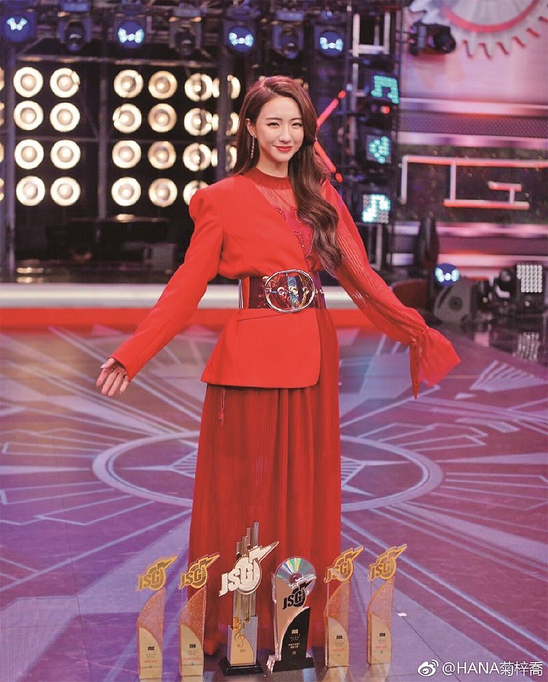 菊梓喬贏女歌手獎 做「一姐」