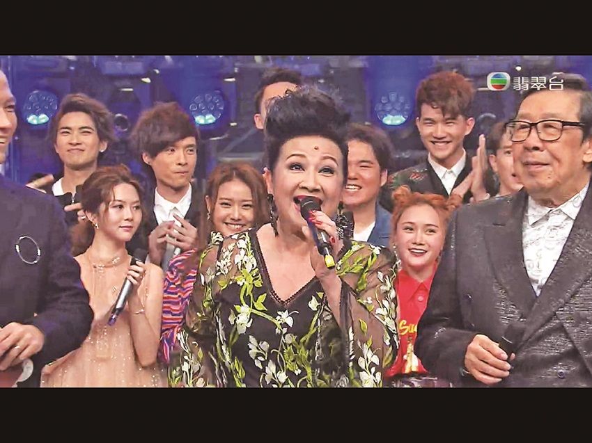 菊梓喬贏女歌手獎 做「一姐」