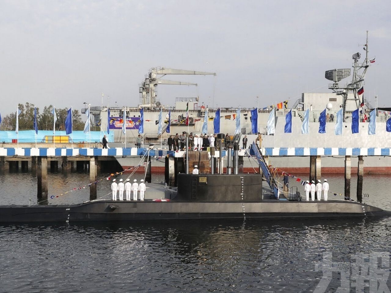 伊朗自製可載導彈潛艇服役