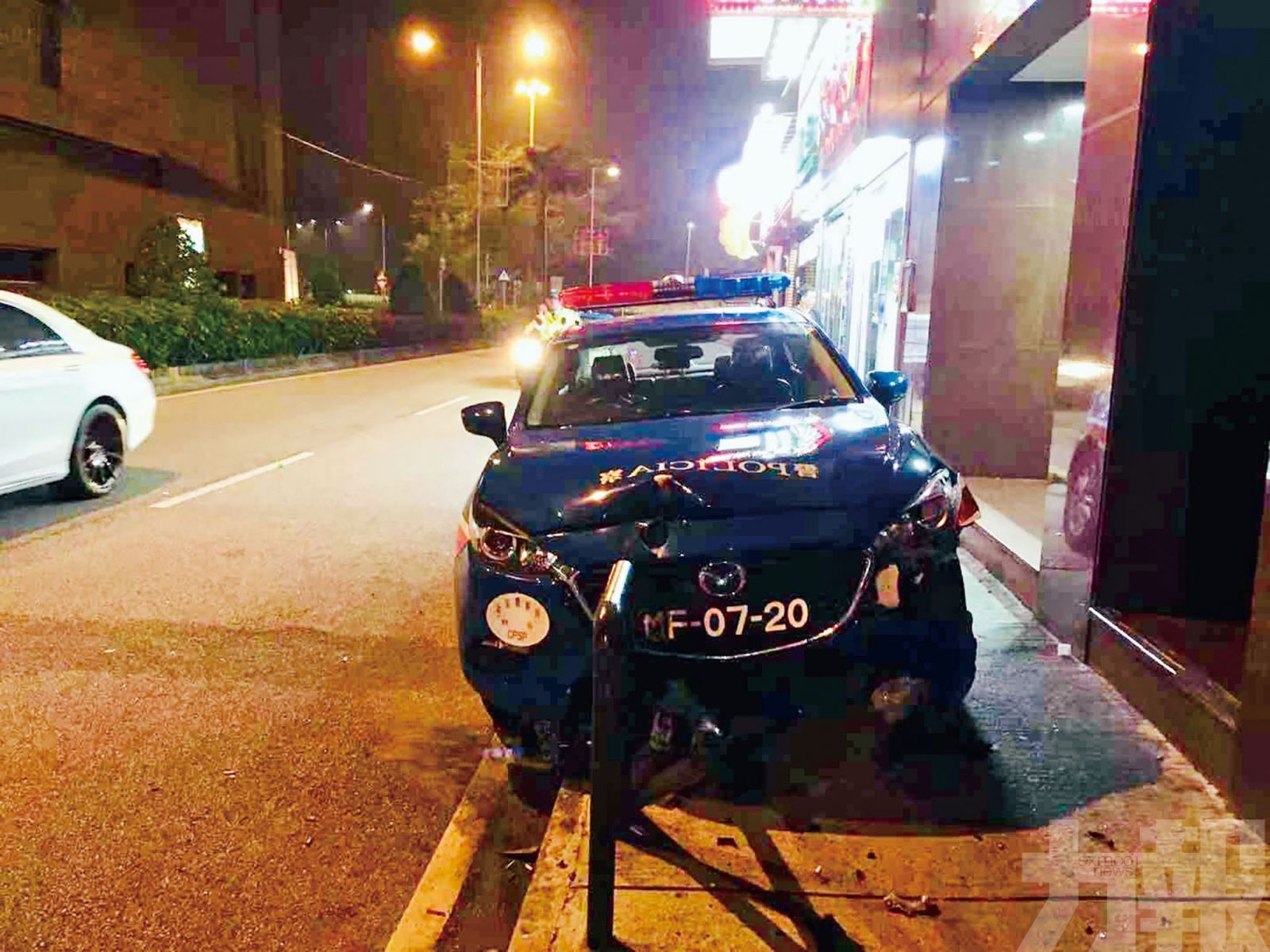 駕車警員受傷送院