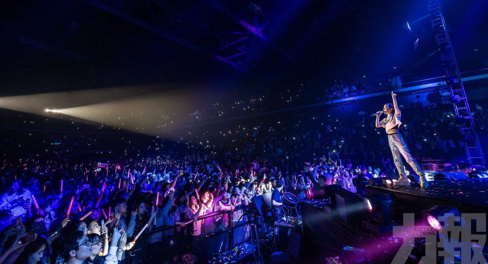 主辦方肯尼思國際娛樂神秘禮物賀G.E.M. 巡唱成功