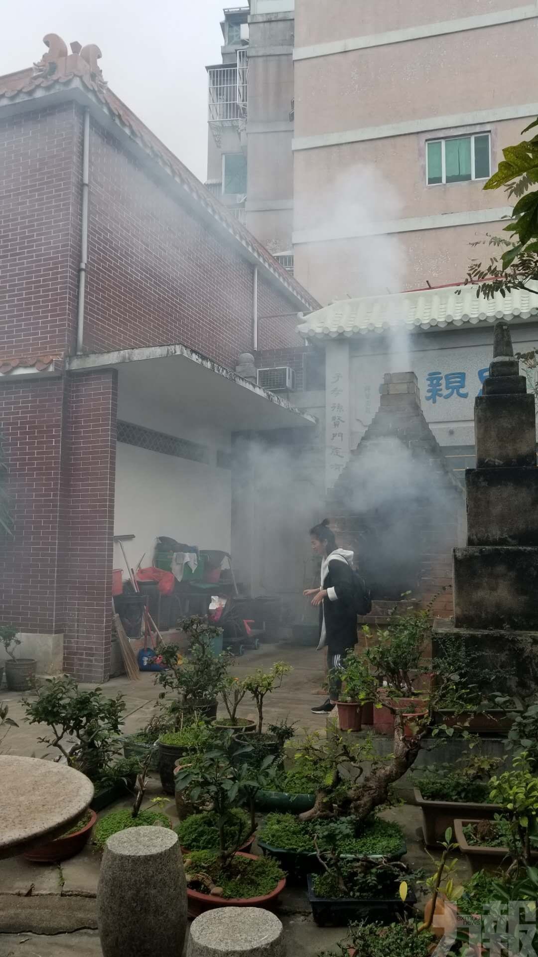 市民：聞到濃煙好暈 灰燼成屋都係