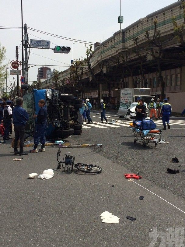 日本南池袋私家車撞行人 2死10傷