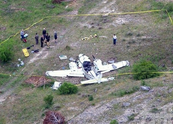 美德州小型飛機降落時突墜毀