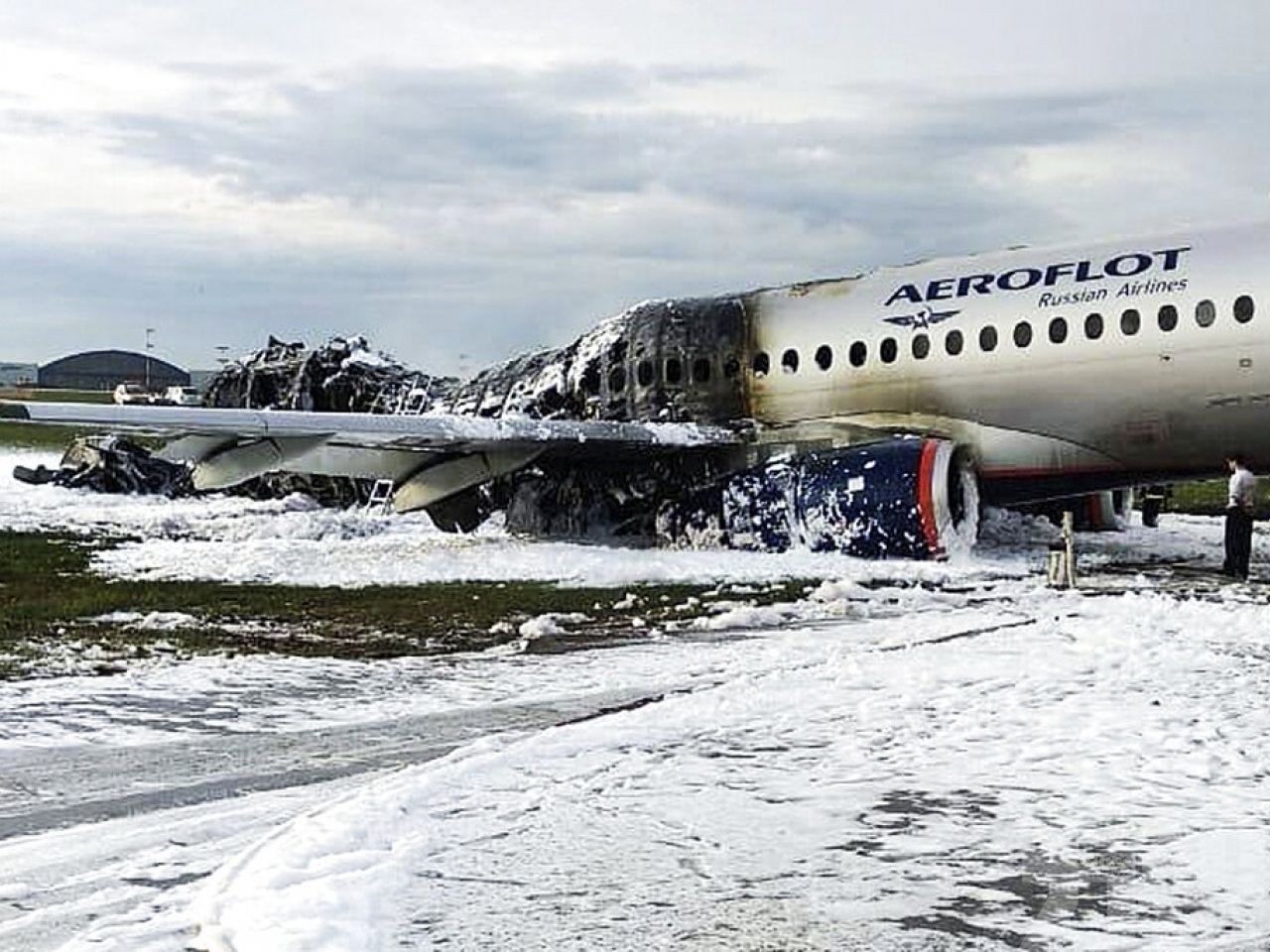 俄航客機硬著陸變火球至少41死