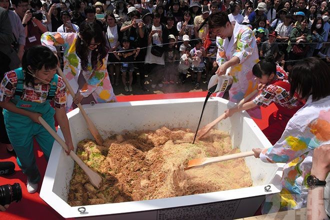 日本創最多人分吃即食麵世界紀錄