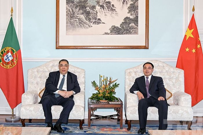 行政長官崔世安與中國駐葡萄牙大使蔡潤會面