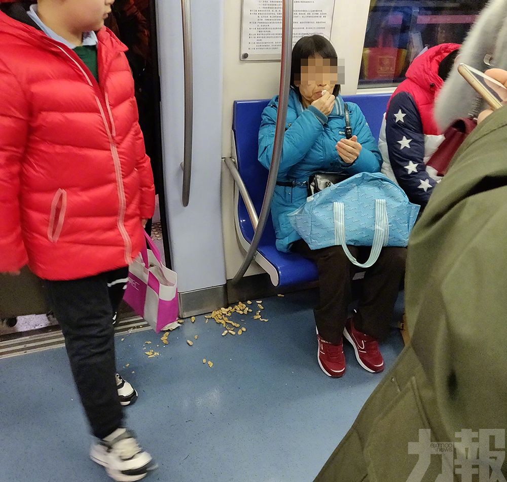 北京地鐵實施「禁食」規定
