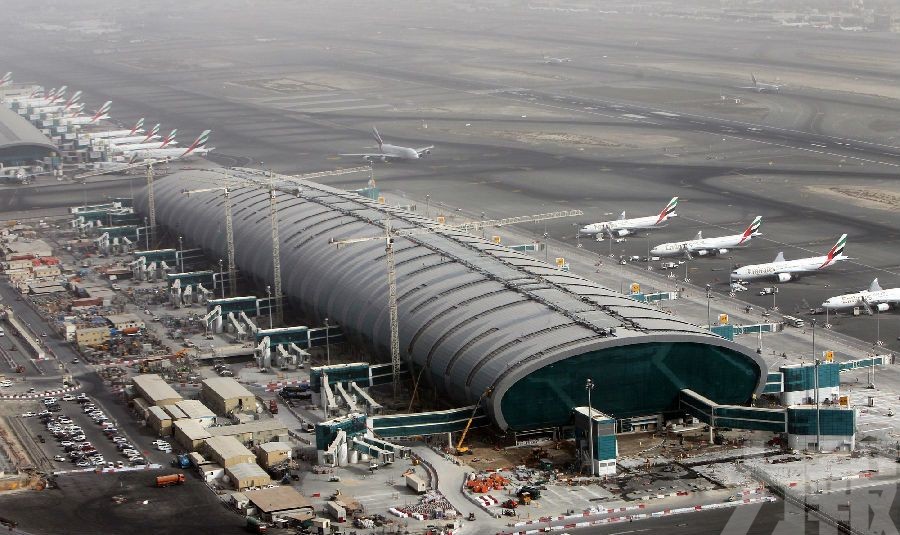 小型飛機杜拜國際機場附近墜毀 4人喪生