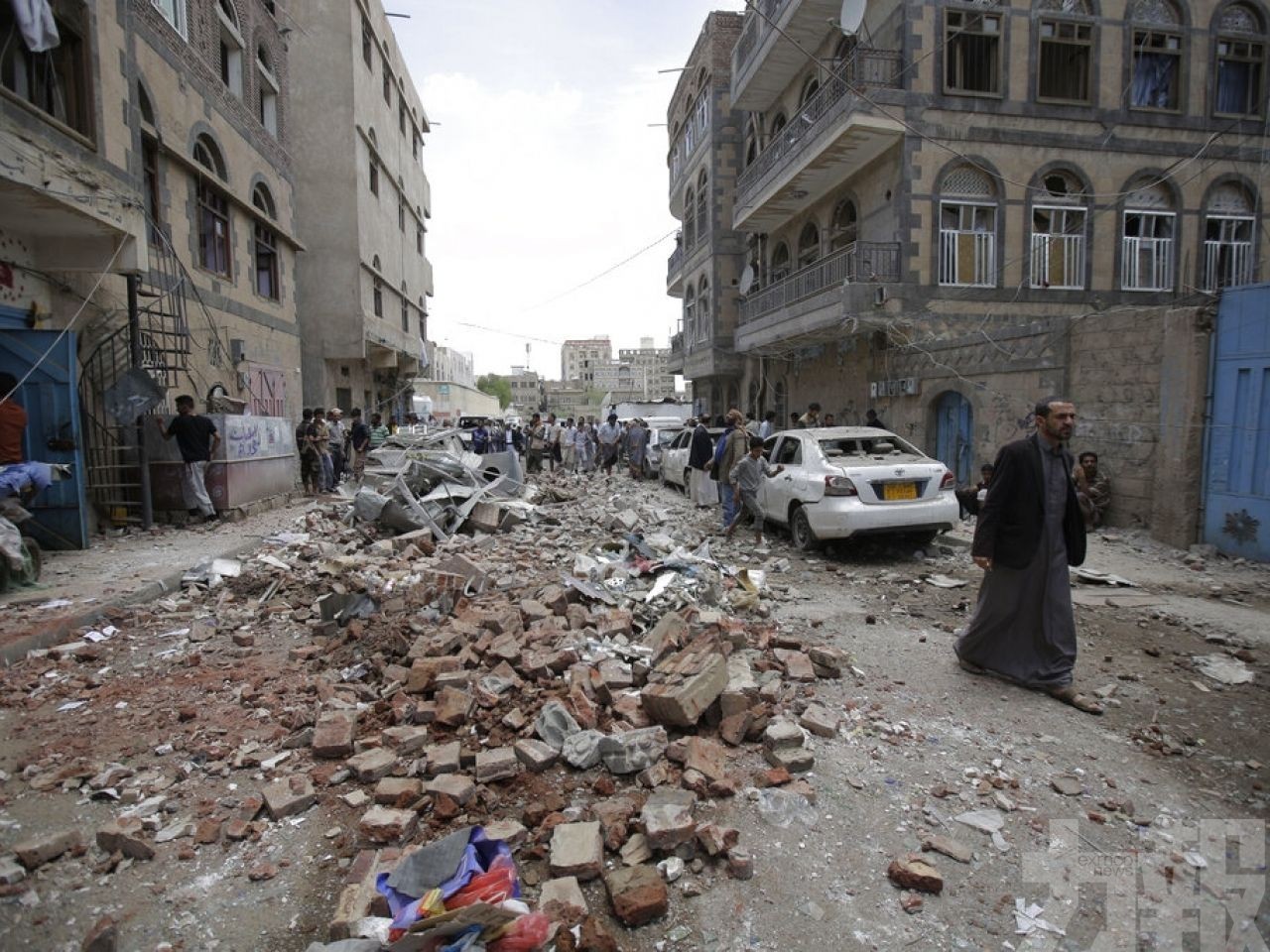​也門政府軍與胡塞武裝交火至少16死