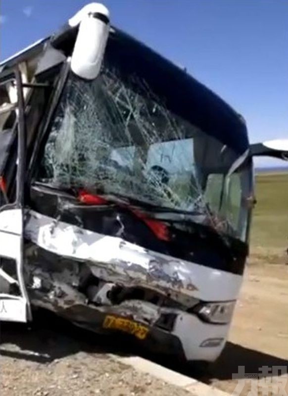 休旅車與旅遊巴相撞 6人遇難