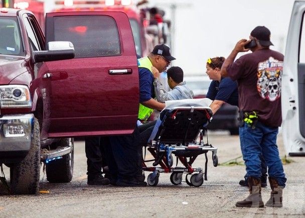 非法移民車輛美德州墜排水溝釀14死傷