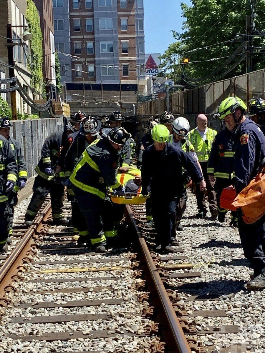 ​美波士頓地鐵出軌至少10傷