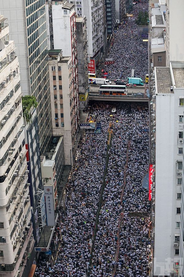 香港警方：高峰期24萬人
