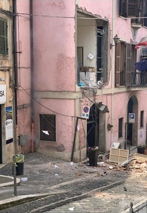 意國政府大樓外氣體爆炸16傷 包括市長