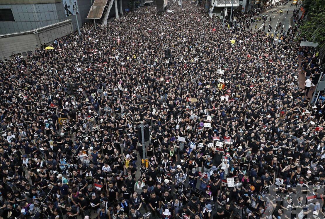 港「反修例」遊行144萬人上街