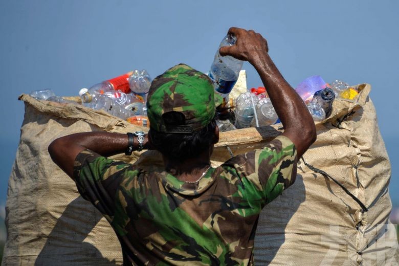 印尼遣返五箱美國「洋垃圾」