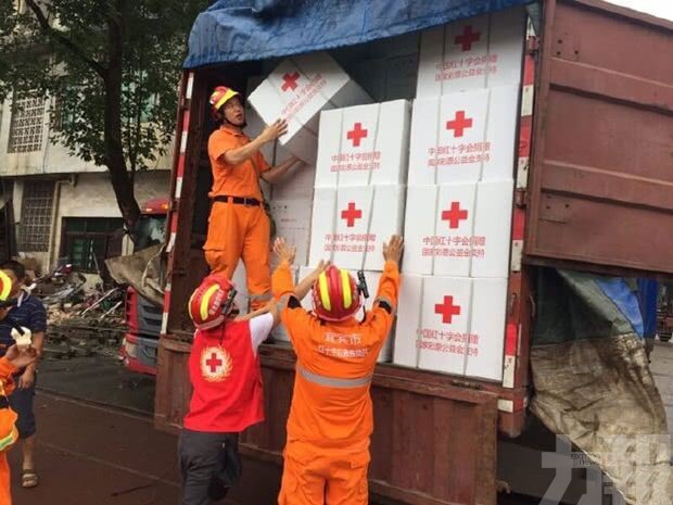 救援物資陸續抵達災區