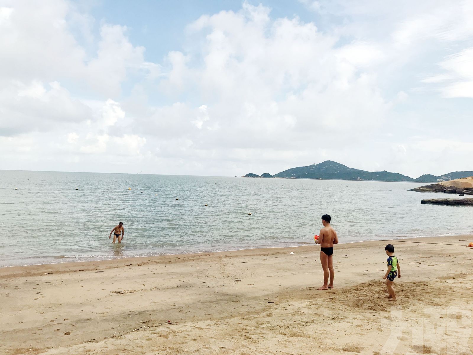 竹灣海灘水質「告急」海事局：不宜下水