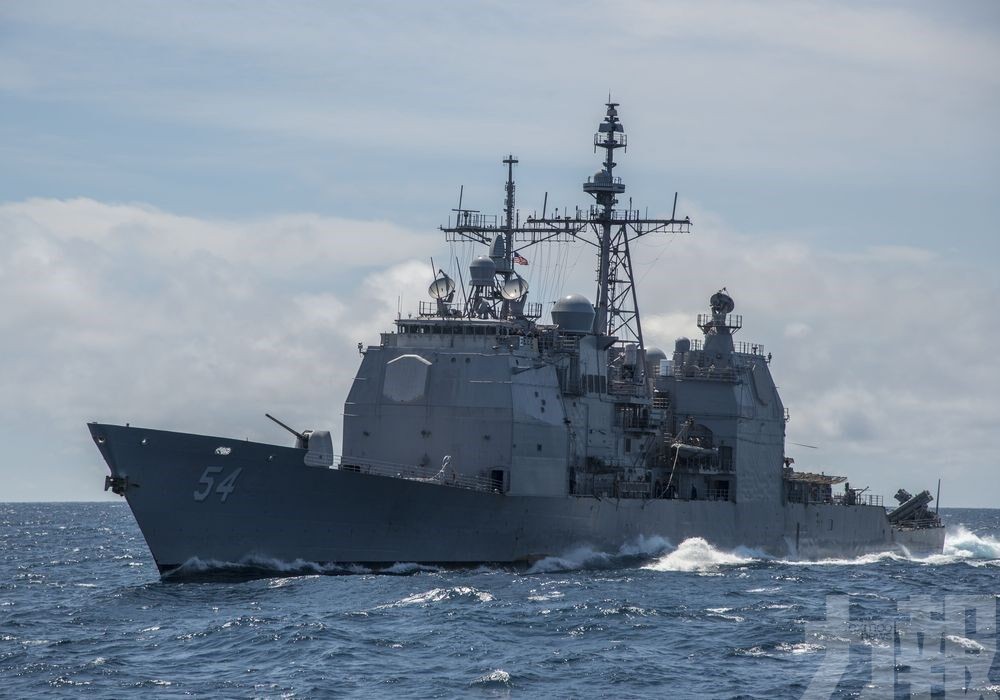 美軍軍艦穿越台灣海峽