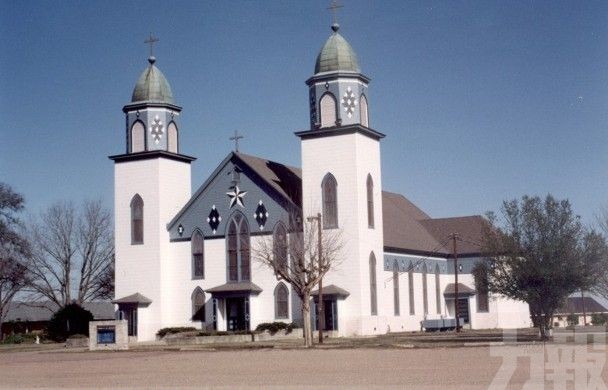 美德州逾120年歷史木製教堂化為灰燼
