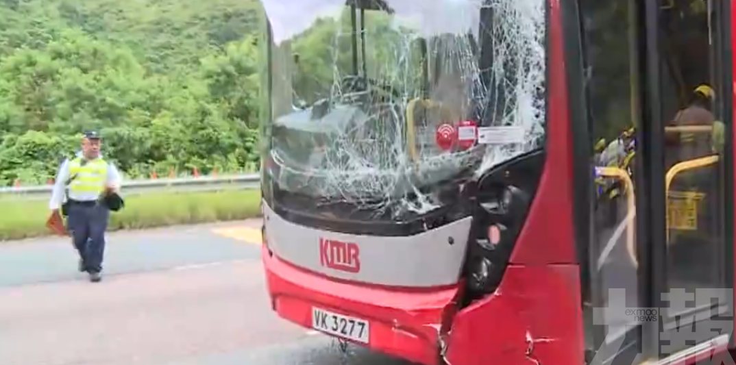 ​港大欖隧道兩巴士相撞釀12傷