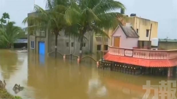 印度多地持續暴雨 至少132死