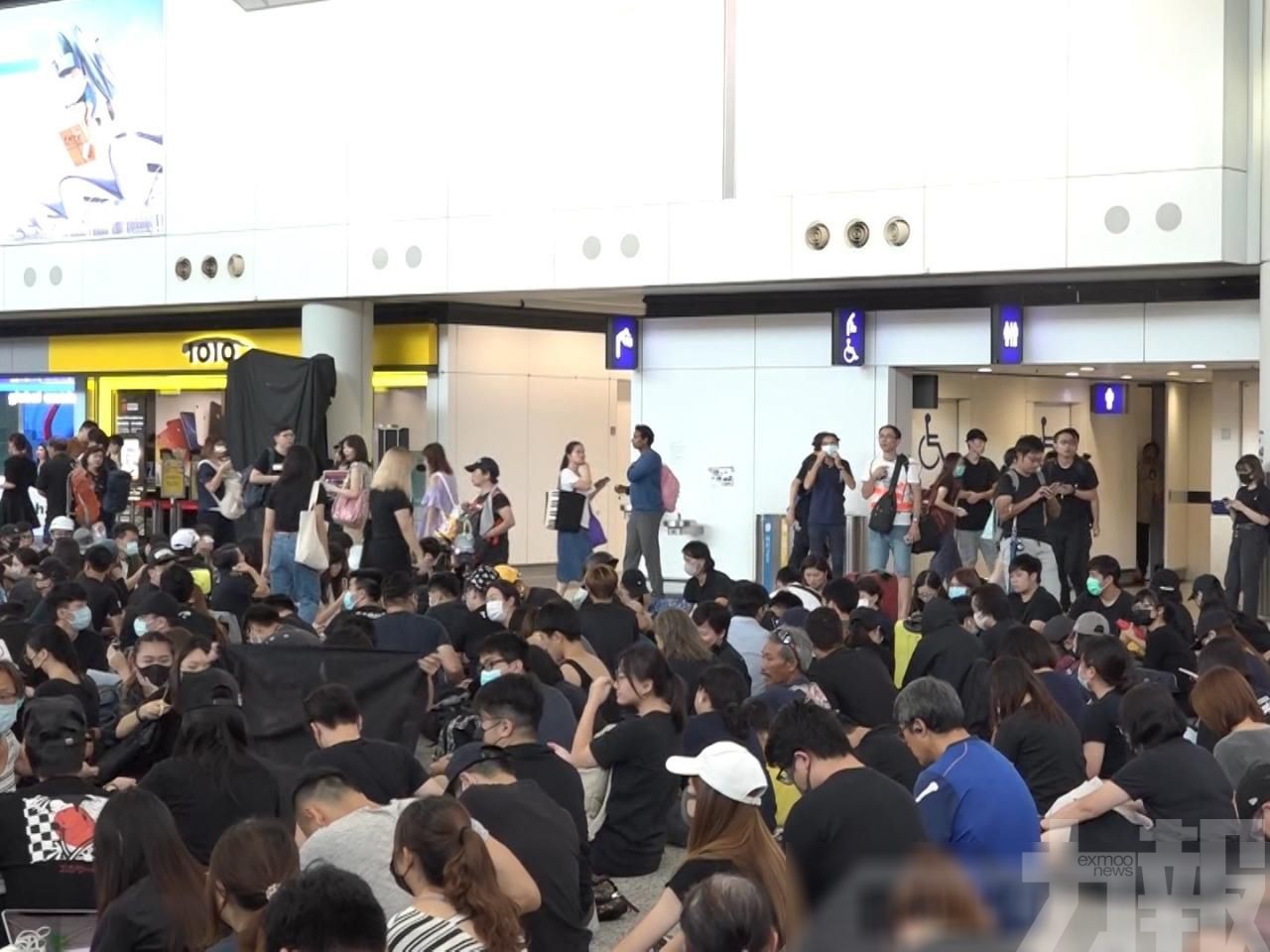香港機場再度暫停航班登記服務