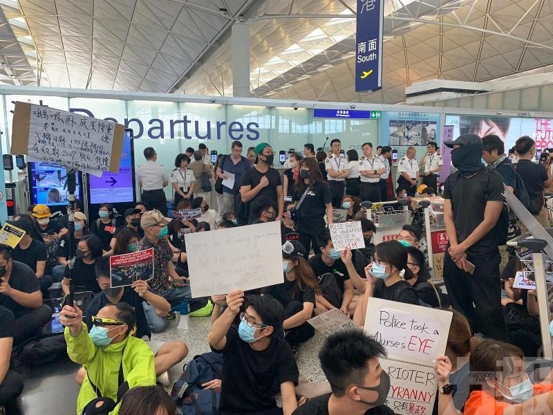 香港機場再度暫停航班登記服務