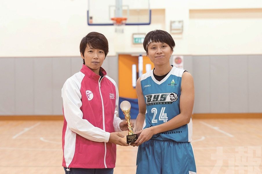 鮑青網賀雙慶女子籃球賽封后