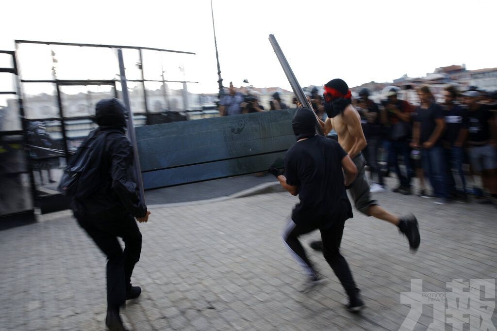 法國警方水砲驅散 拘捕數十人