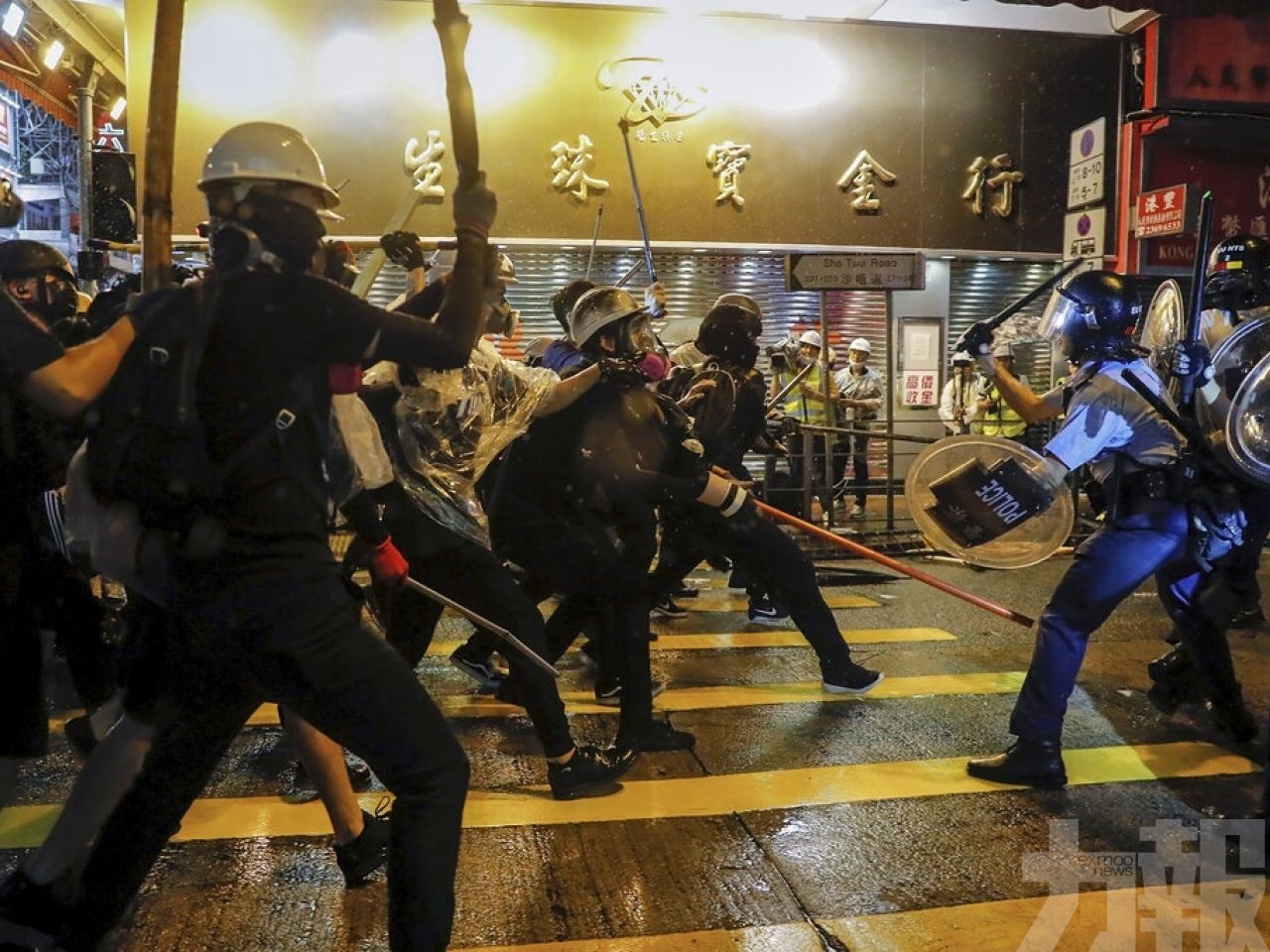 韓指港示威者與警衝突不斷 籲注意風險