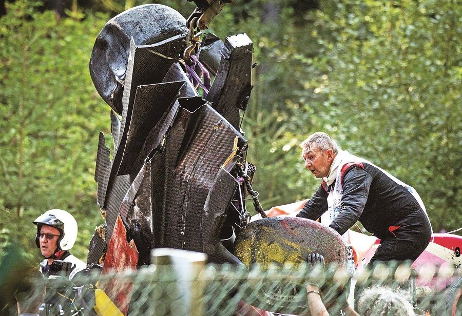 車壇新星胡拔撞車身亡