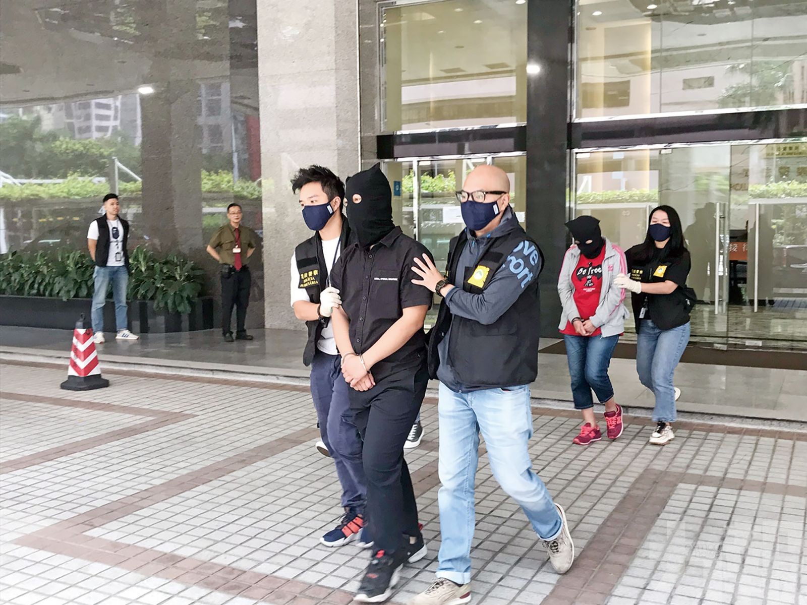 司警拘兩男女搜逾30克可卡因