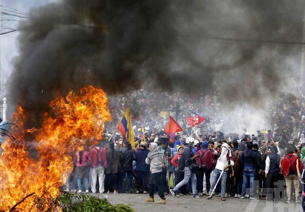 厄瓜多爾總統撤離首都辦公