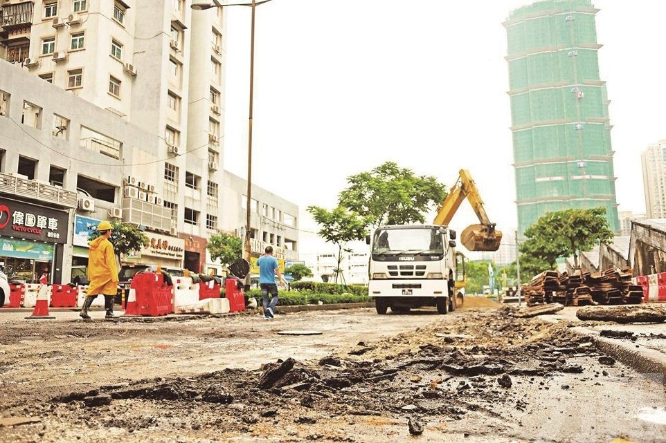 社諮委倡引進鄰地鋪路技術 加強驗收