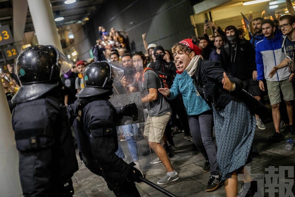 巴塞羅那爆示威者與警衝突逾70傷