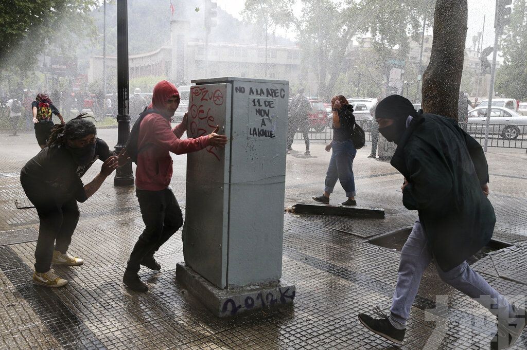 智利總統宣布撤回加價決定