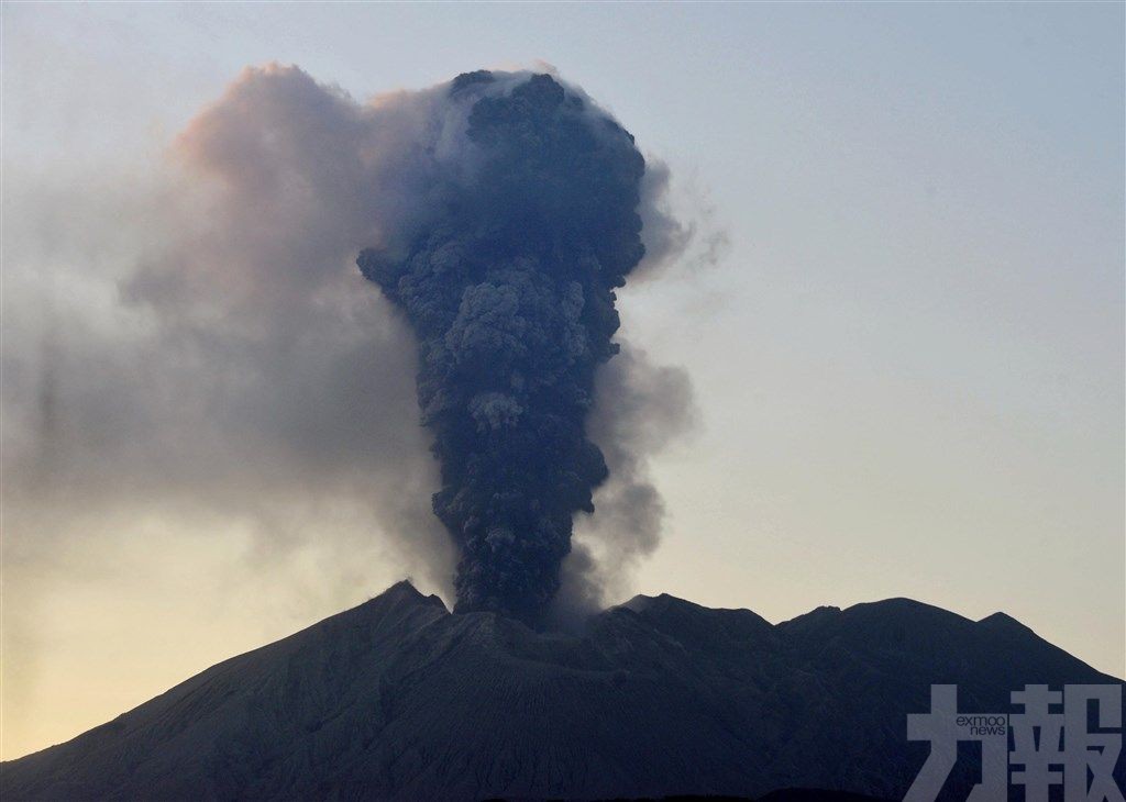 日本櫻島火山灰竄升5,500米高空