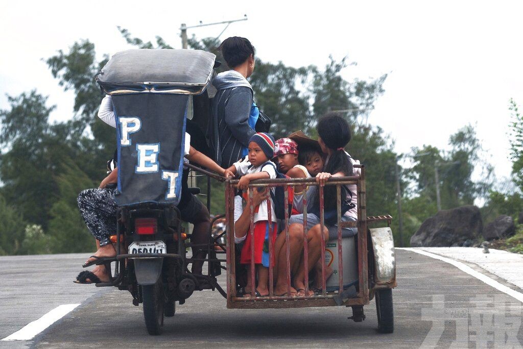 菲律賓1死 20萬居民疏散