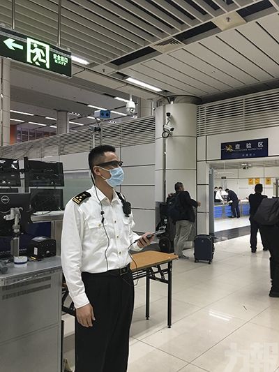 深圳海關試用5G智能眼鏡協助緝私