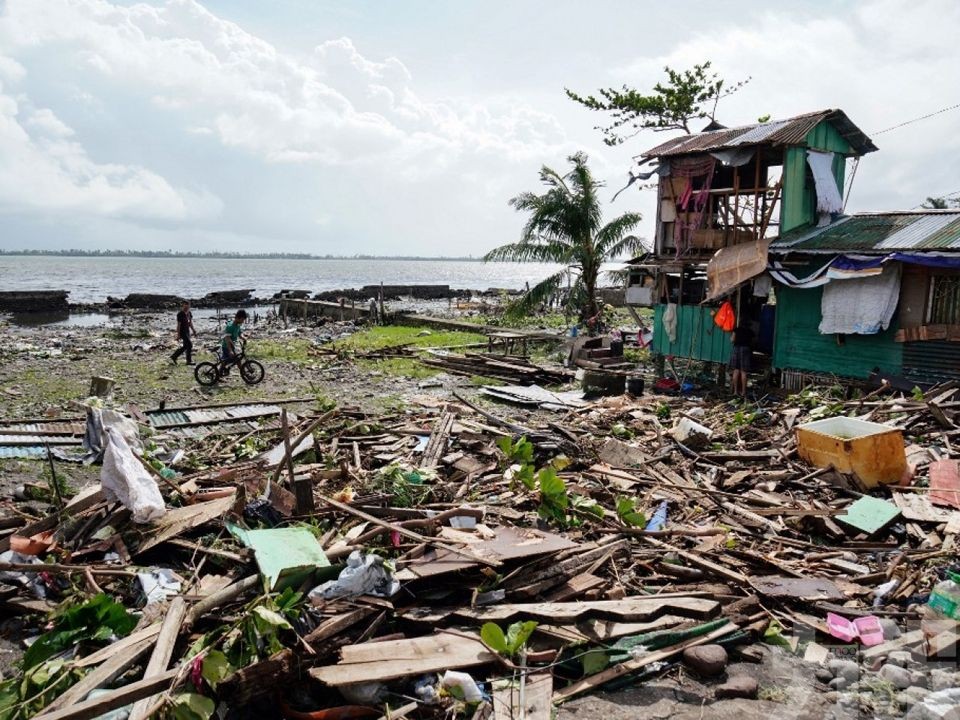 「巴蓬」吹襲菲律賓中部至今16人死