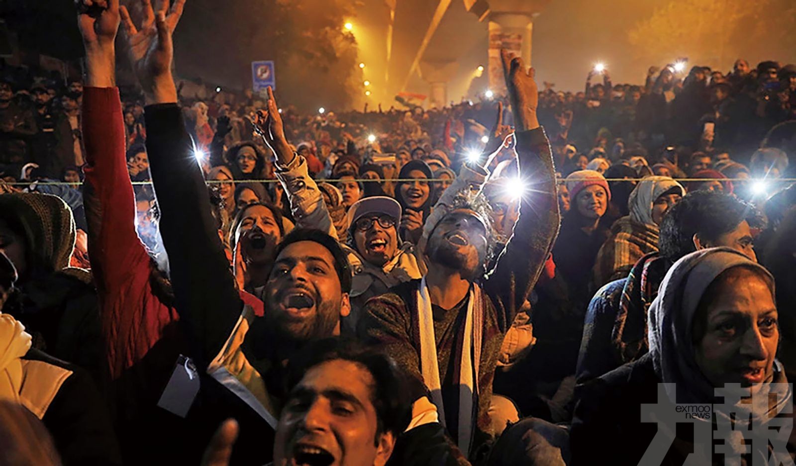 印度群眾抗議中迎新年