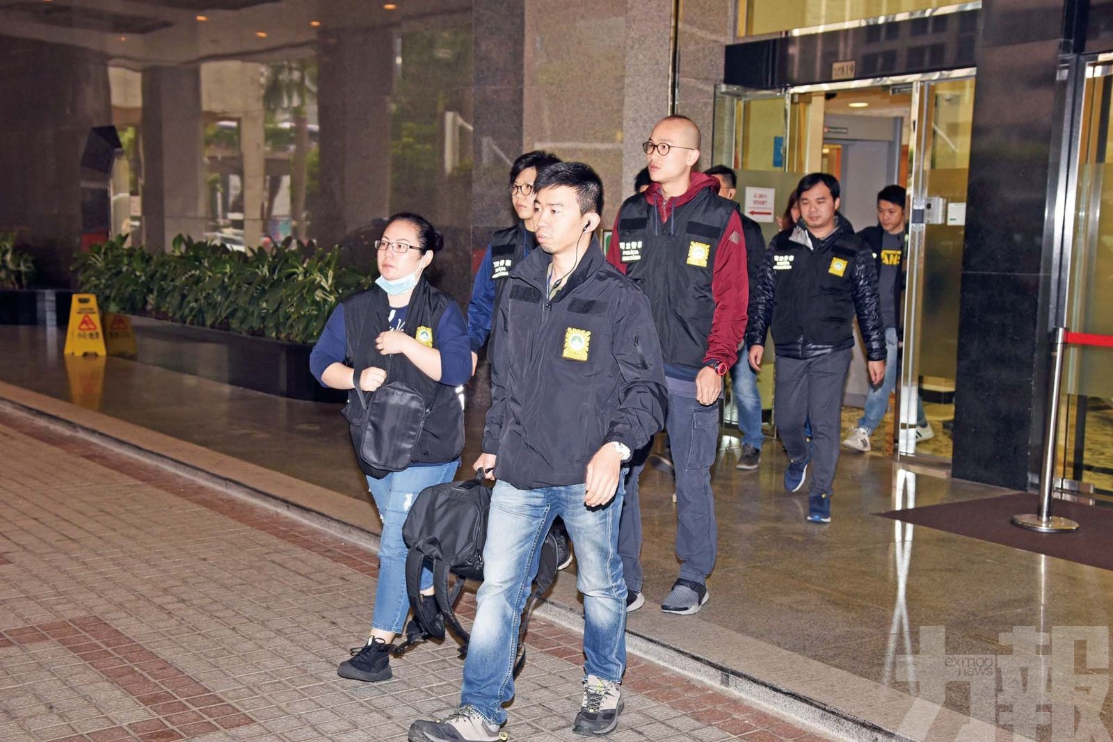 拘捕香港男女經營者
