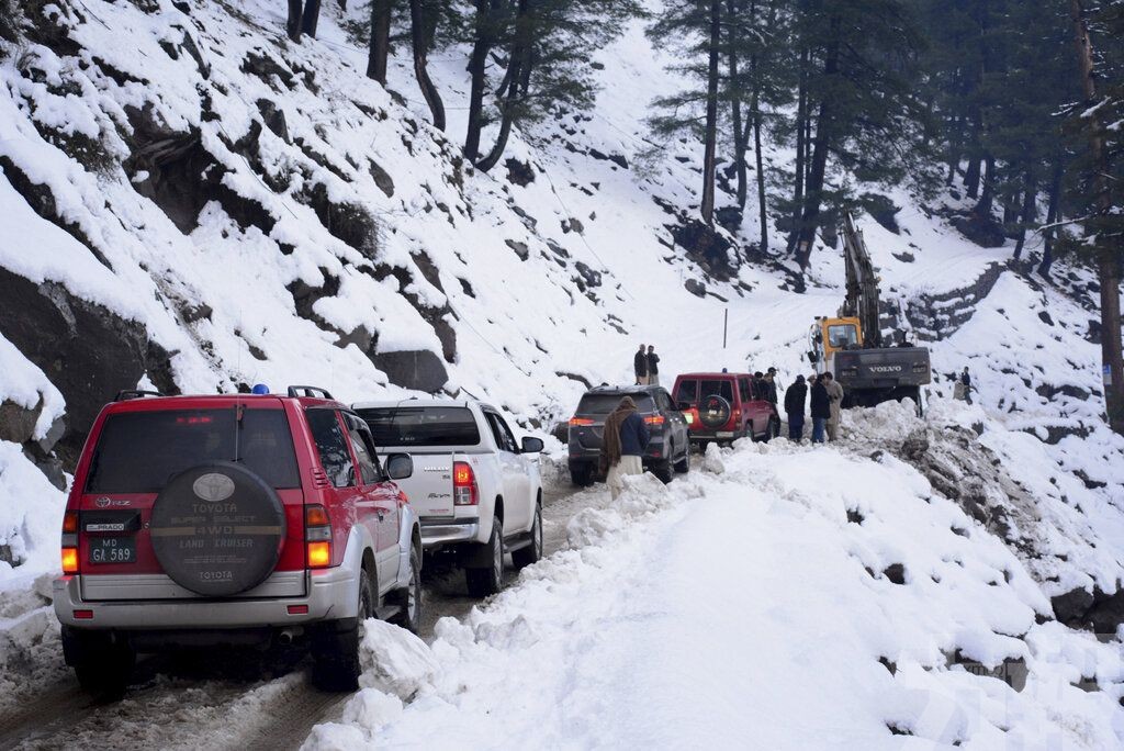 喀什米爾地區雪崩至少76死
