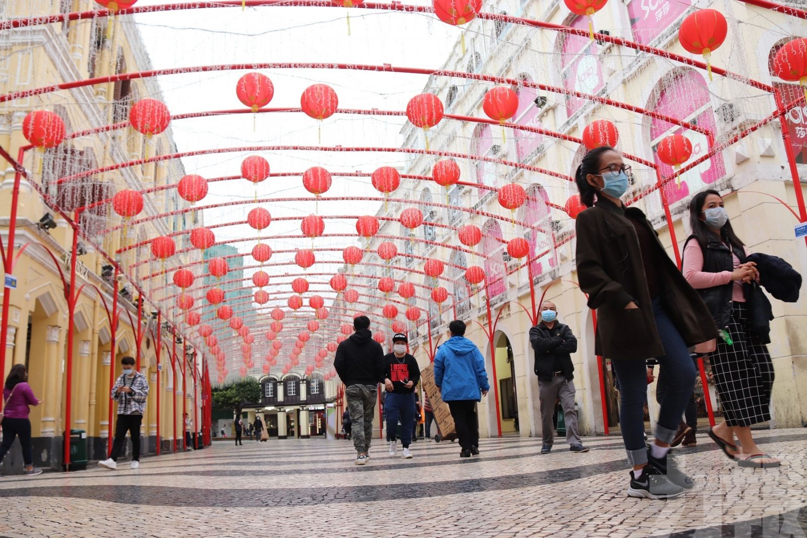 呼籲市民留在家中避免聚集