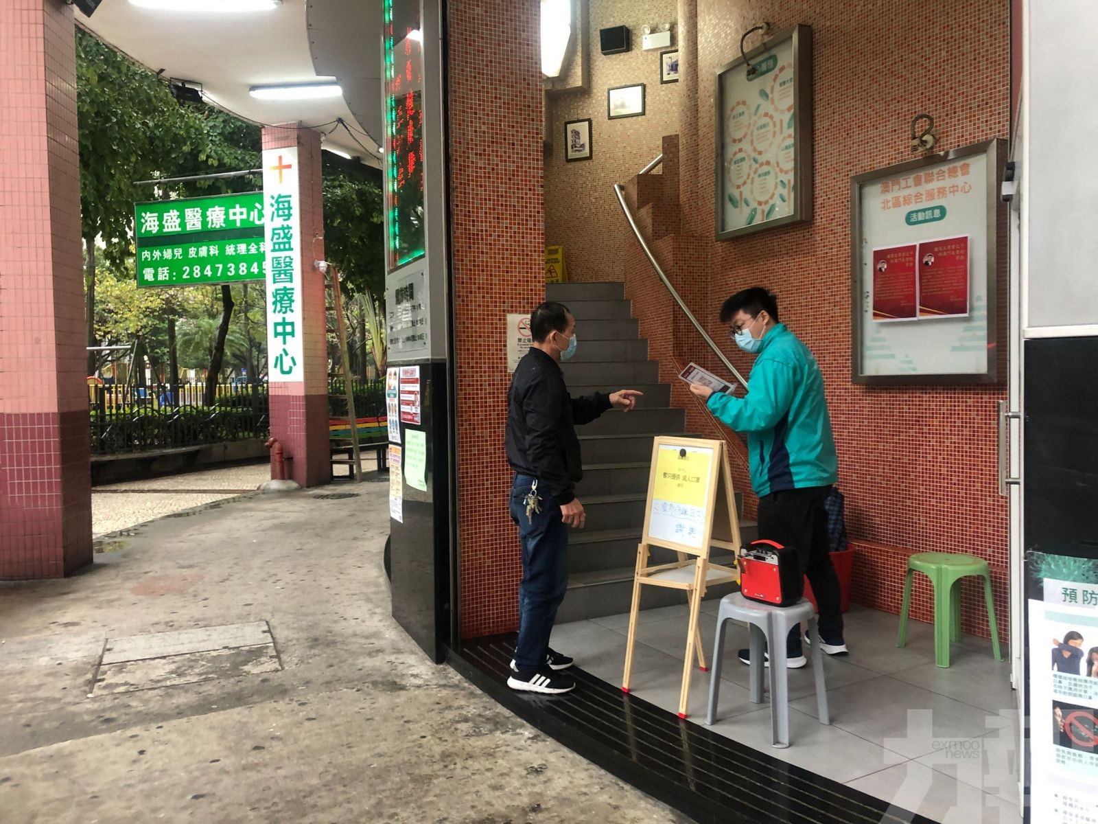 大雨無阻市民排隊買口罩